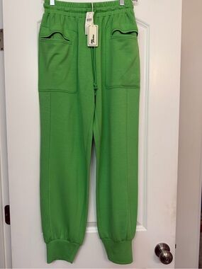 Daily Practice Women's Green Drawstring Joggers with Front Patch Pockets
